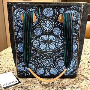 Consuela Besos Chica Tote